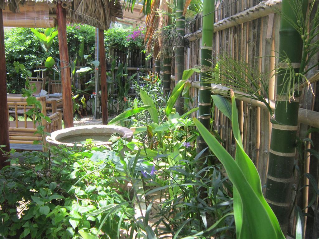 Local Beach Homestay Хойан Экстерьер фото