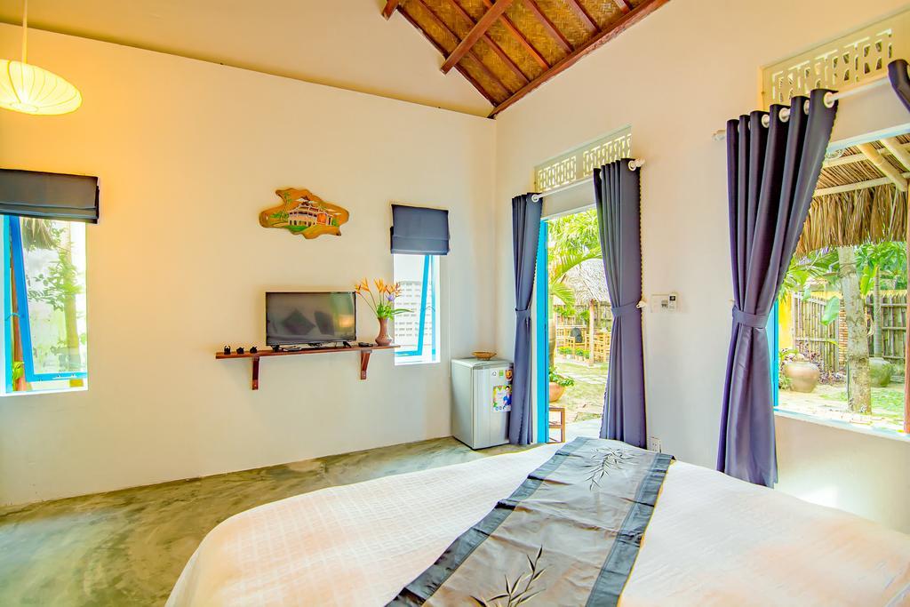 Local Beach Homestay Хойан Экстерьер фото