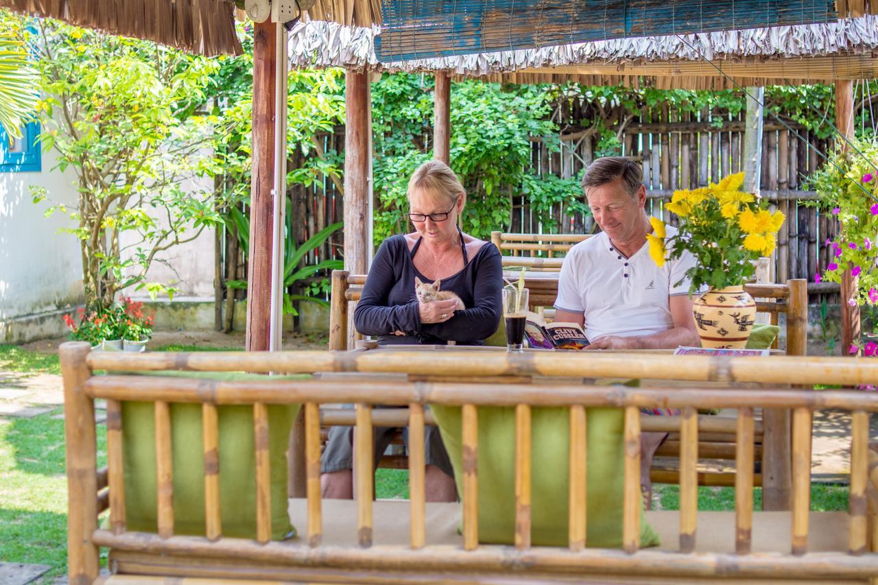 Local Beach Homestay Хойан Экстерьер фото